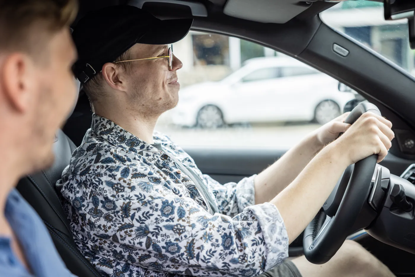 Fahrprobe im Aufbauseminar: Teilnehmer am Steuer des Fahrschulautos der Volkers Fahrschule Marl