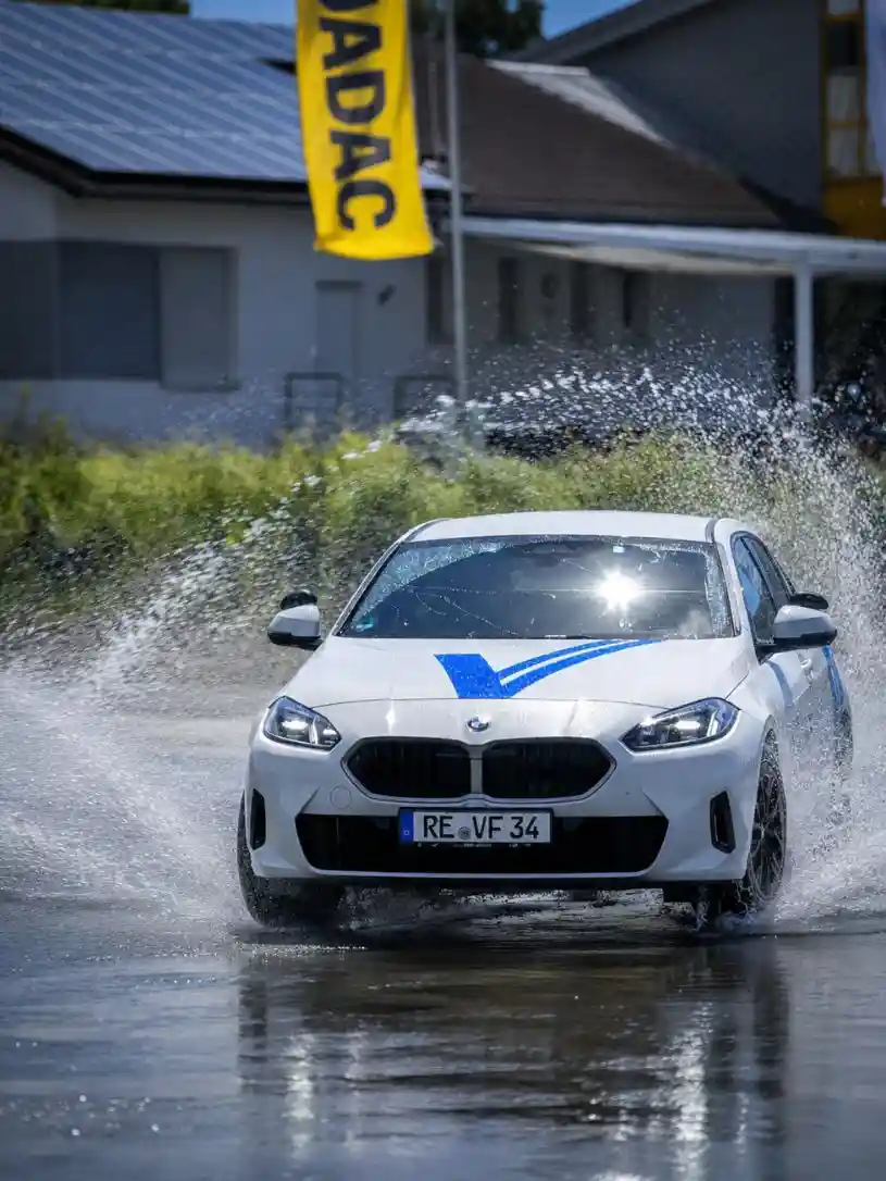 Fahrschulauto der Volkers Fahrschule Marl beim Sicherheitstraining
